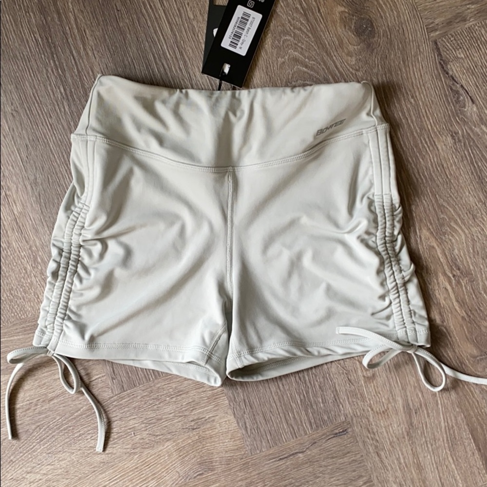 Bo+tee scrunch shorts